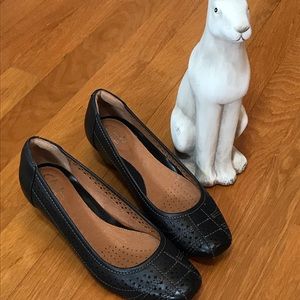 BRAND NEW Clark’s black dress flats